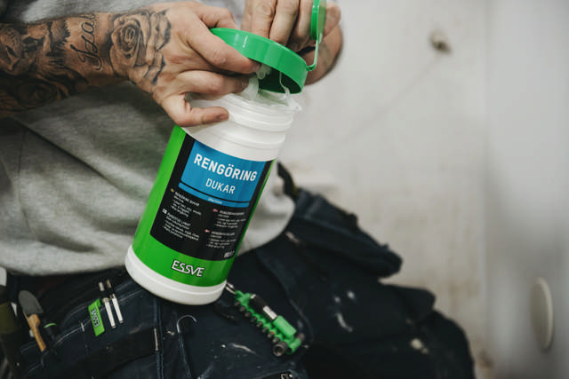 Cleaning wipes