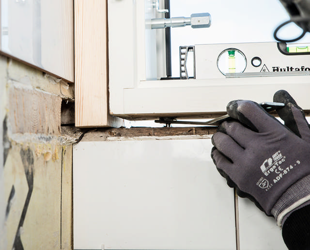 Level screw for frame mounting, EZP